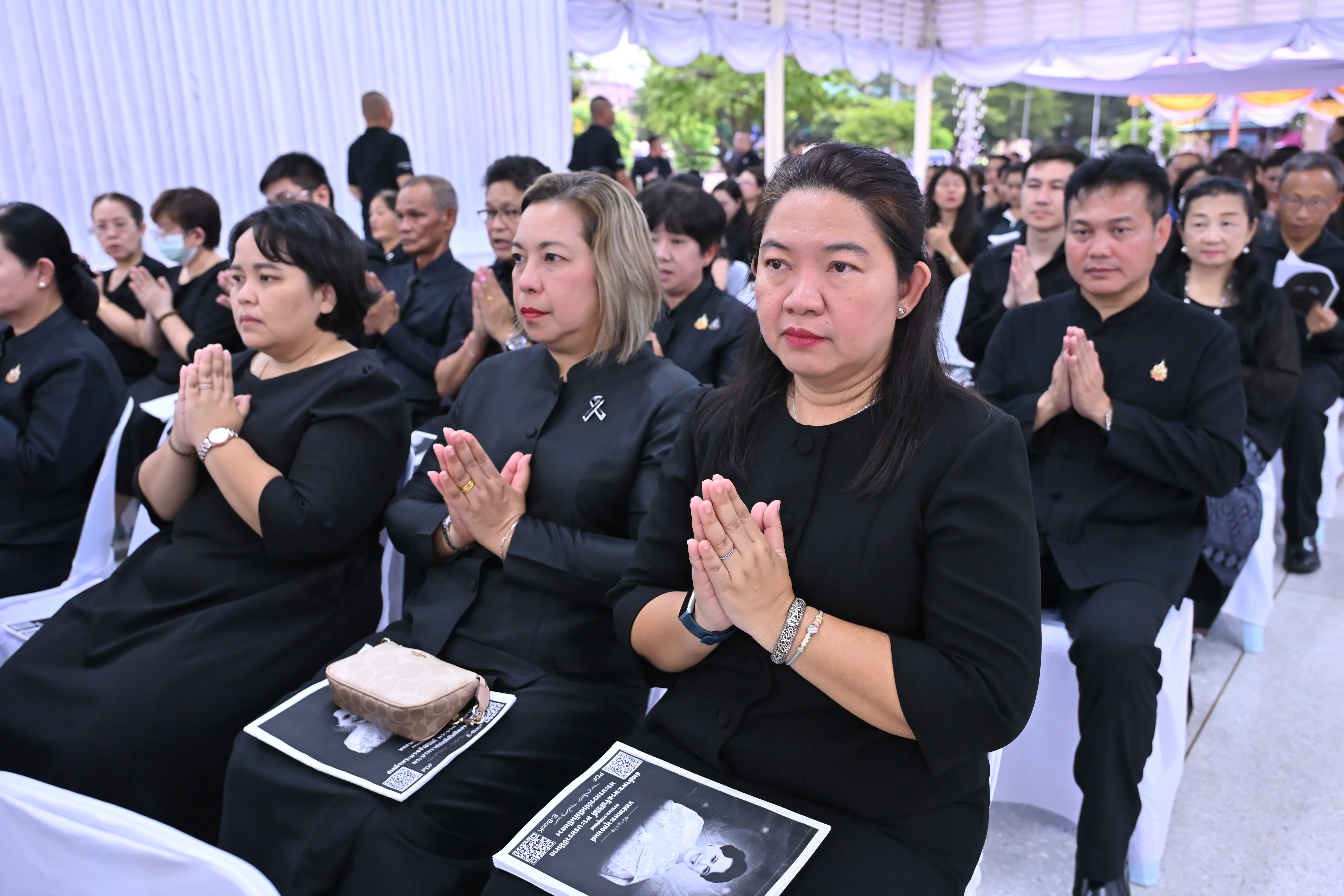 title - ส.ป.ก.นครปฐม เข้าร่วมพิธีสวดพระพุทธมนต์ และเจริญจิตภาวนาอุทิศถวายพระราชกุศลแด่ สมเด็จพระนางเจ้าสิริกิติ์ พระบรมราชินีนาถ พระบรมราชชนนีพันปีหลวง และอุทิศถวายพระกุศลแด่สมเด็จพระเจ้าลูกเธอ เจ้าฟ้าพัชรกิติยาภา นเรนทิราเทพยวดี กรมหลวงราชสาริณีสิริพัชร มหาวัชรราชธิดา